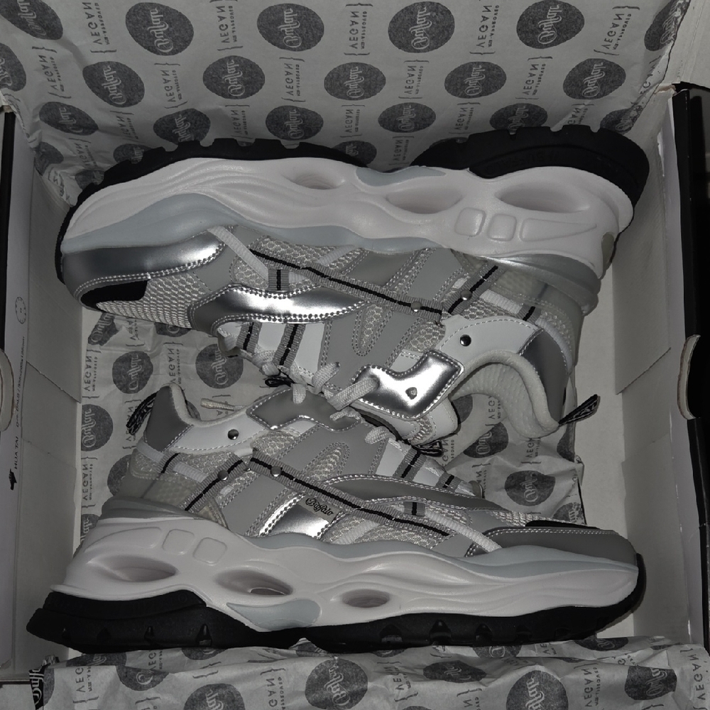 Buffalo Triplet Hollow Silver and Black Chunky Sneakers